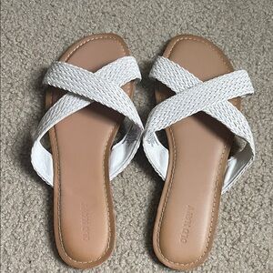 Old Navy Women's White and Tan Sandals
